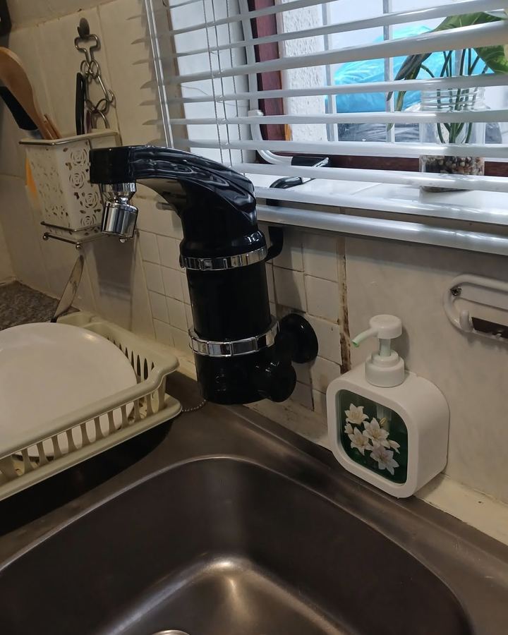 Elegance Tap mounted out of the wall